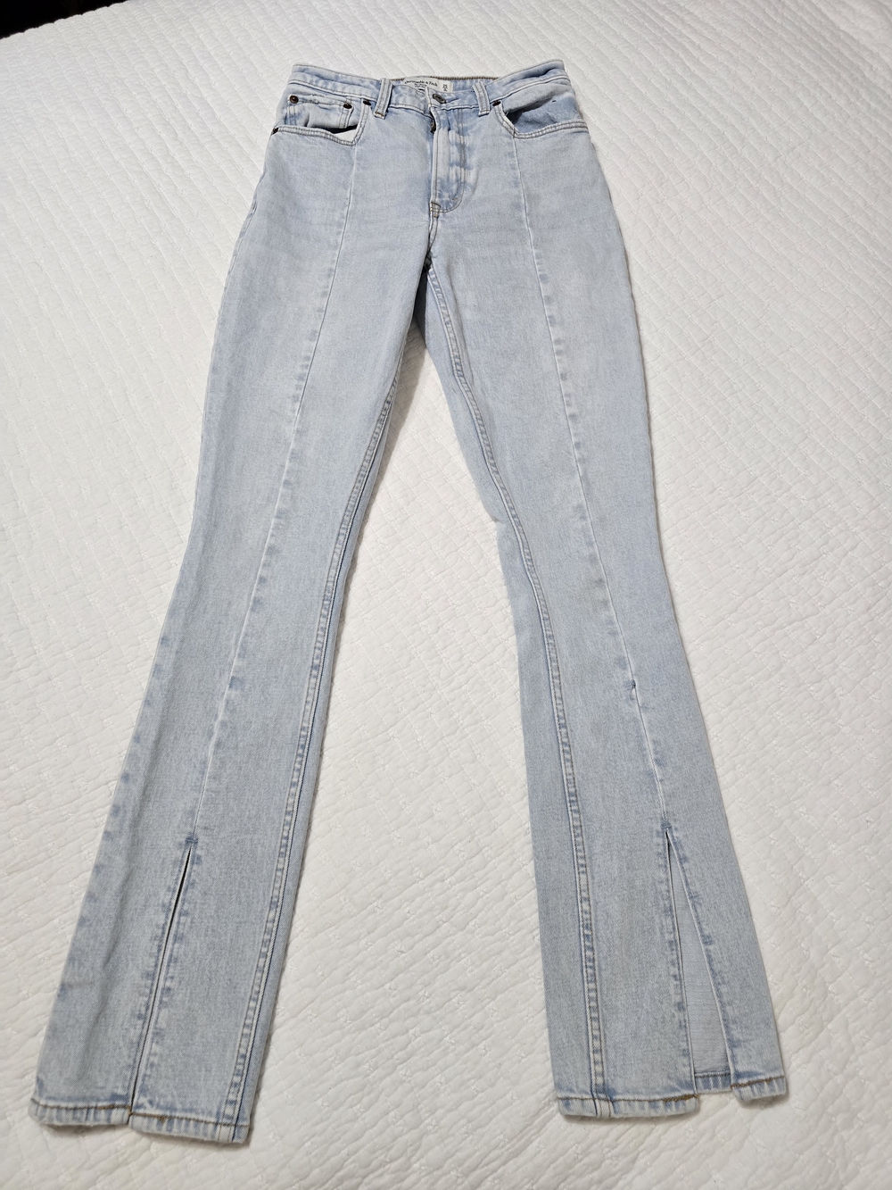 Abercrombie & Fitch Light Wash Women’s Jeans with Center Seam